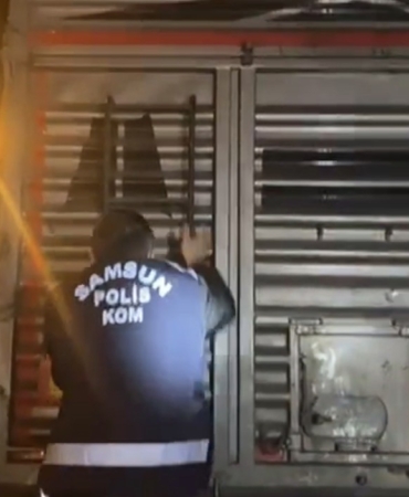 tutun-operasyonunda-tirdan-215-kilo-kacak-tutun-cikti-rcpHnKtZ.jpg