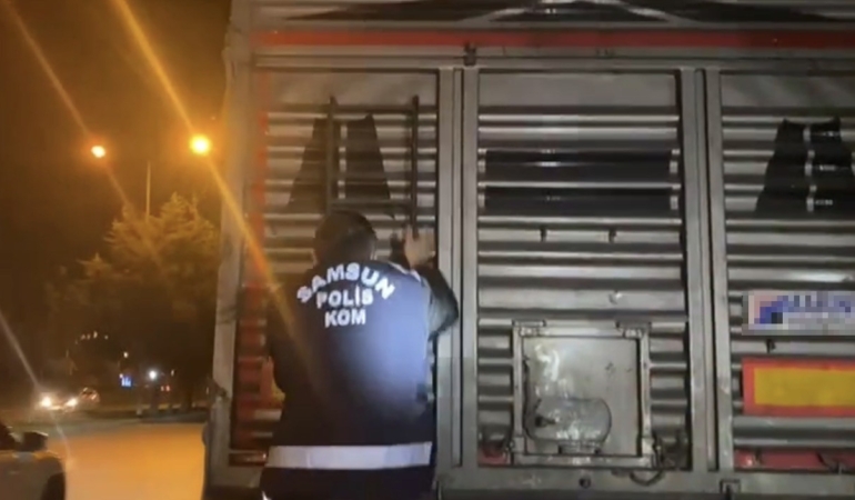 tutun-operasyonunda-tirdan-215-kilo-kacak-tutun-cikti-rcpHnKtZ.jpg