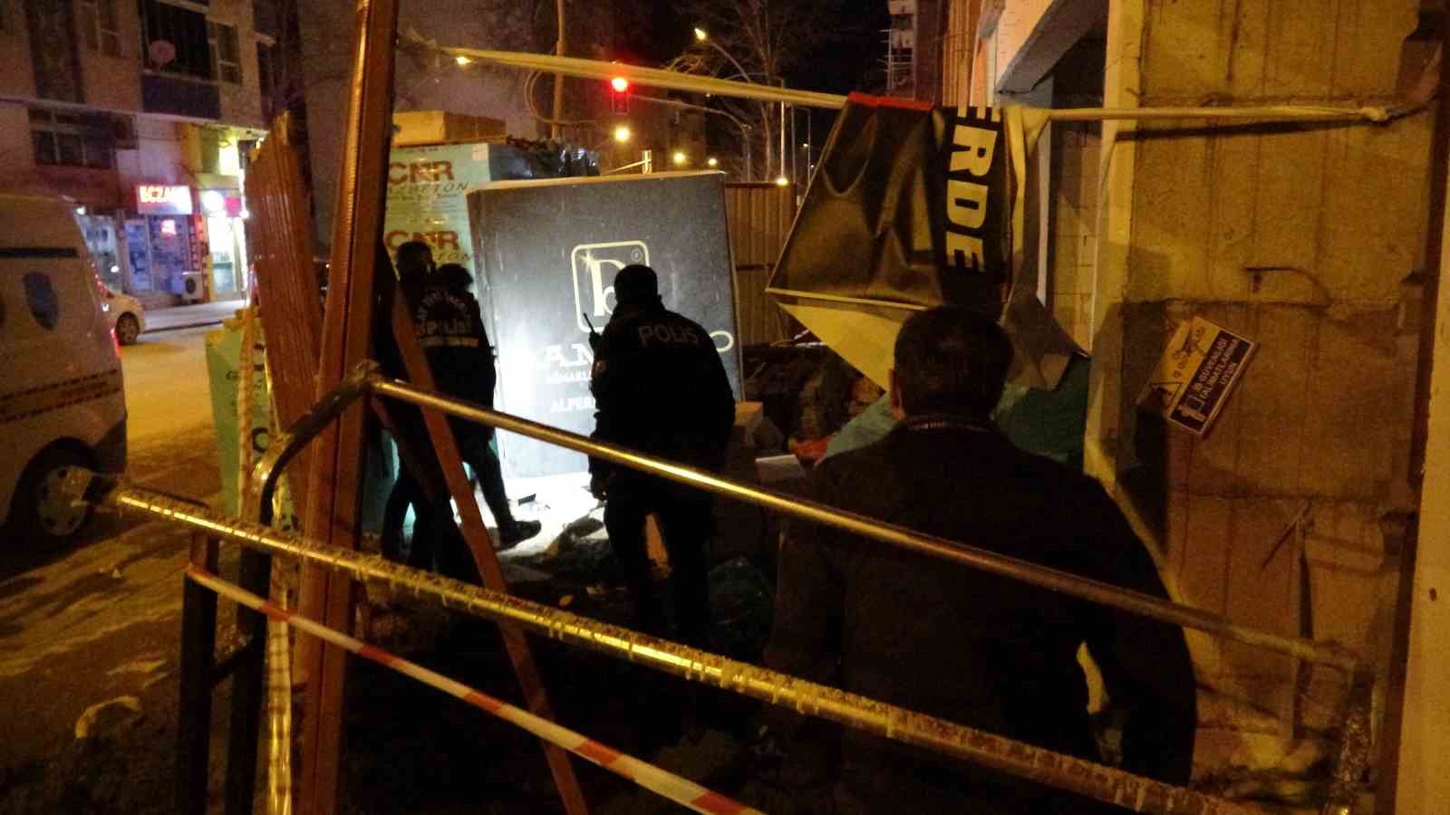 tuvaletini yapmak icin ciktigi insaattan dusen sahis hayatini kaybetti 0 YudMH316