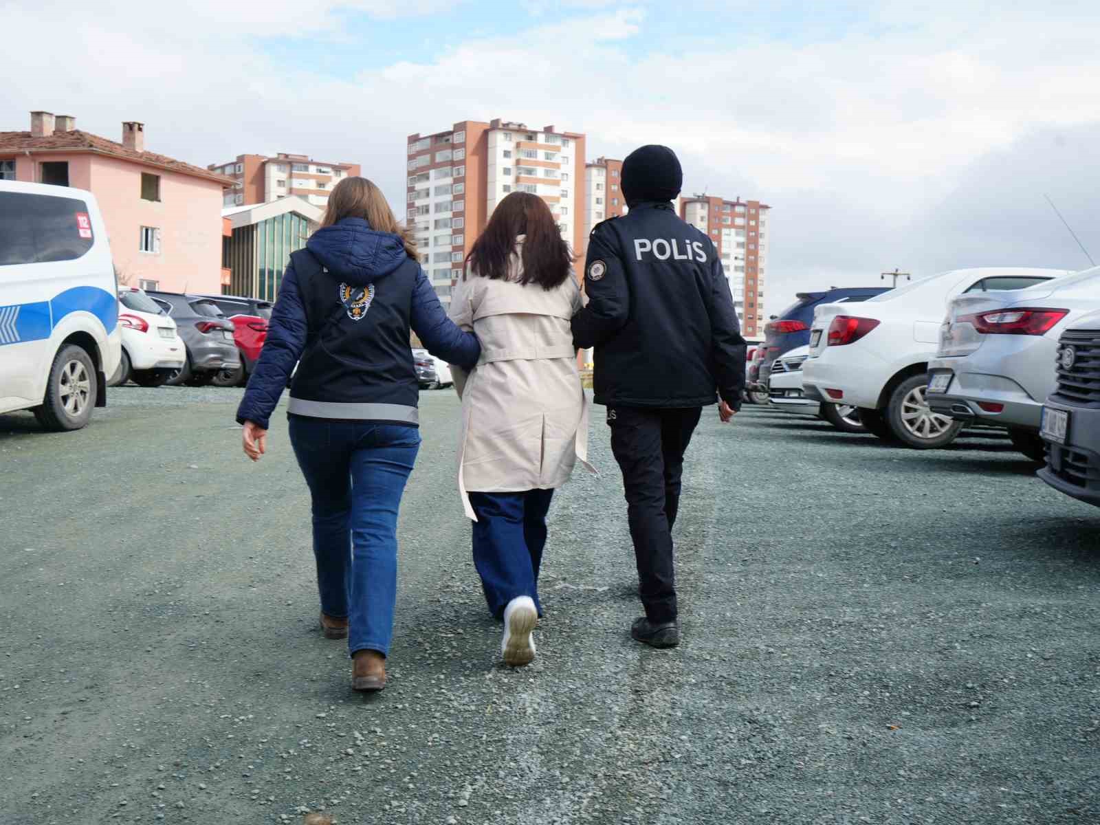 tuvalette dogurdugu bebegini cope atan anne 12 yil hapis cezasina carptirildi 3 Q7rJgAhO