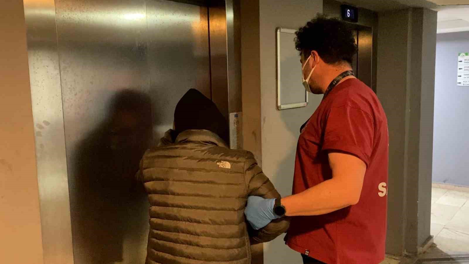 tuvalette hareketsiz bulundu uyudugu ortaya cikti 2