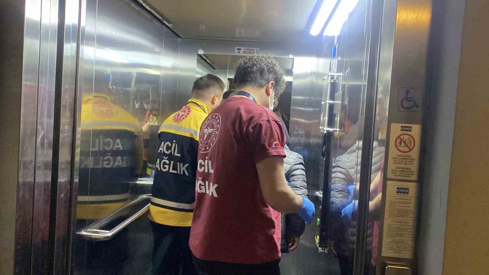 tuvalette hareketsiz bulundu uyudugu ortaya cikti 4 6IGLf7qE