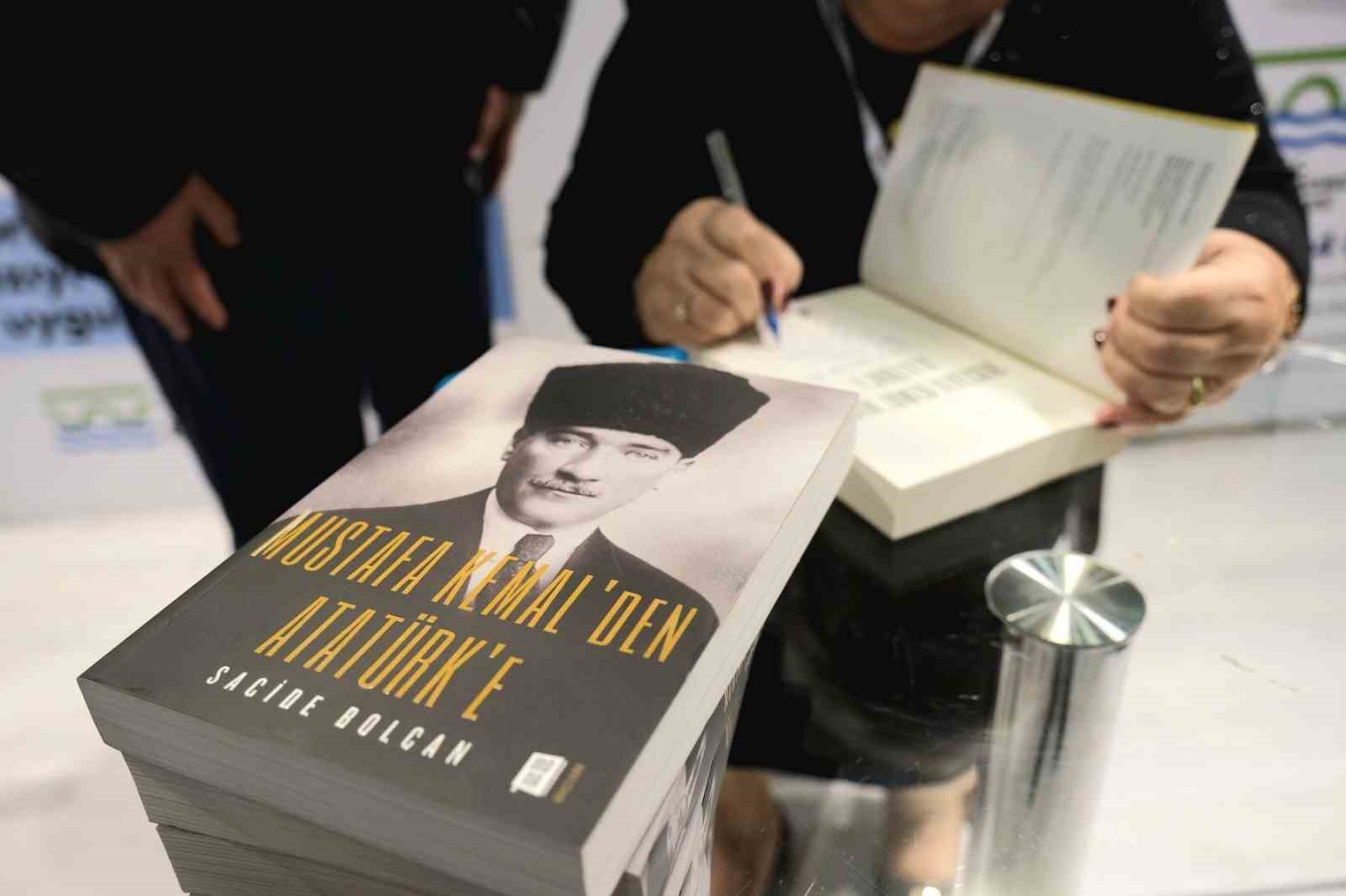 tuyap kitap fuarinda yazar bulusmalari yogun ilgi goruyor 2 PqOETm6V