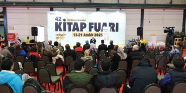 tuyap-kitap-fuarinda-yazar-bulusmalari-yogun-ilgi-goruyor-iQukB7Xg.jpg