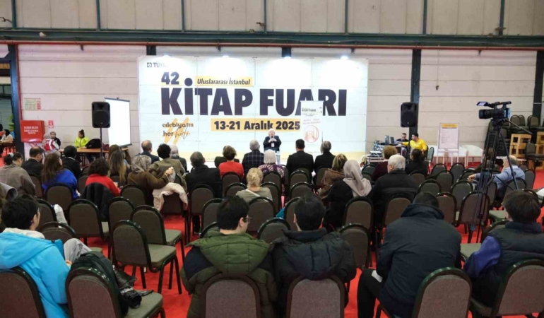 tuyap-kitap-fuarinda-yazar-bulusmalari-yogun-ilgi-goruyor-iQukB7Xg.jpg