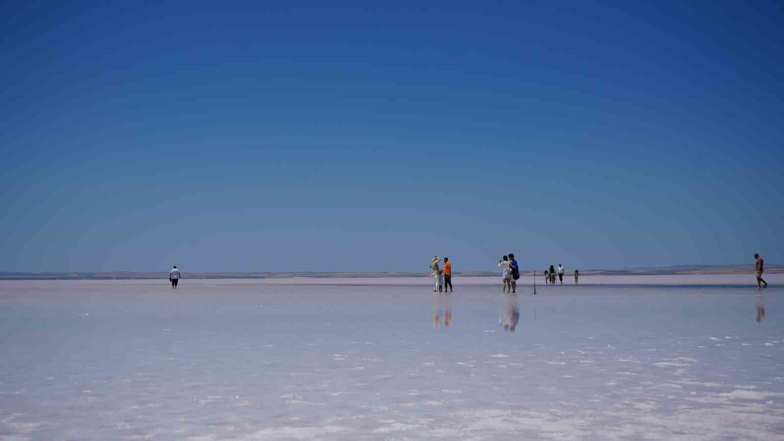 tuz golu pembe renge burundu turistler bolgeye akin etti 6 WigNgV1J