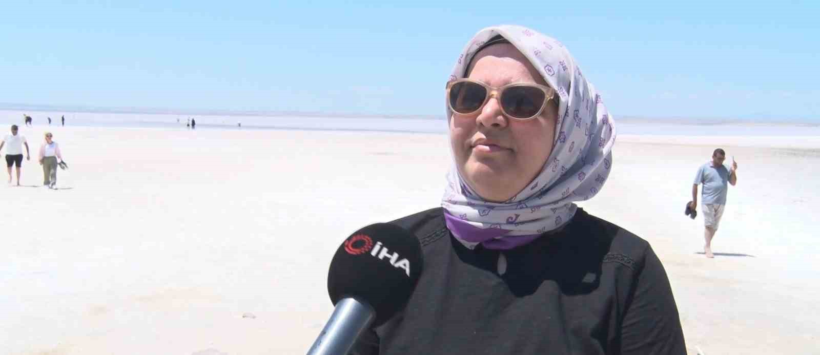tuz golu pembe renge burundu turistler bolgeye akin etti 8 H2YBzmlb