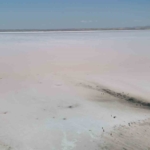 tuz-golu-pembe-renge-burundu-turistler-bolgeye-akin-etti-jCgvjLWP.jpg