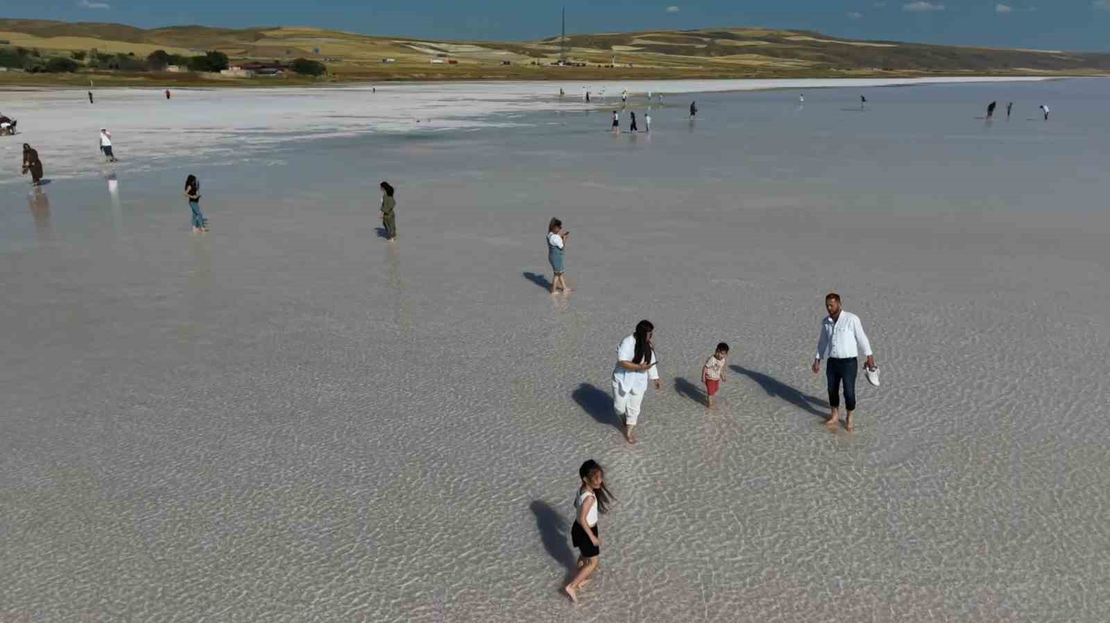 tuz golunde ciplak ayakla yuruyus sahilleri aratmiyor 10 cWjDcgRj