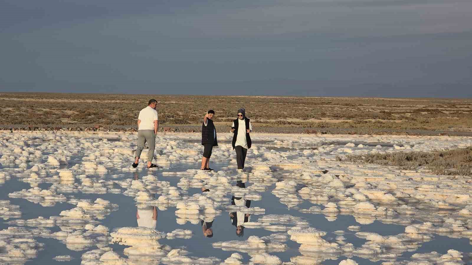 tuz golunde sular cekildi pamukkale travertenlerini andirdi 0 MqXdtHZk