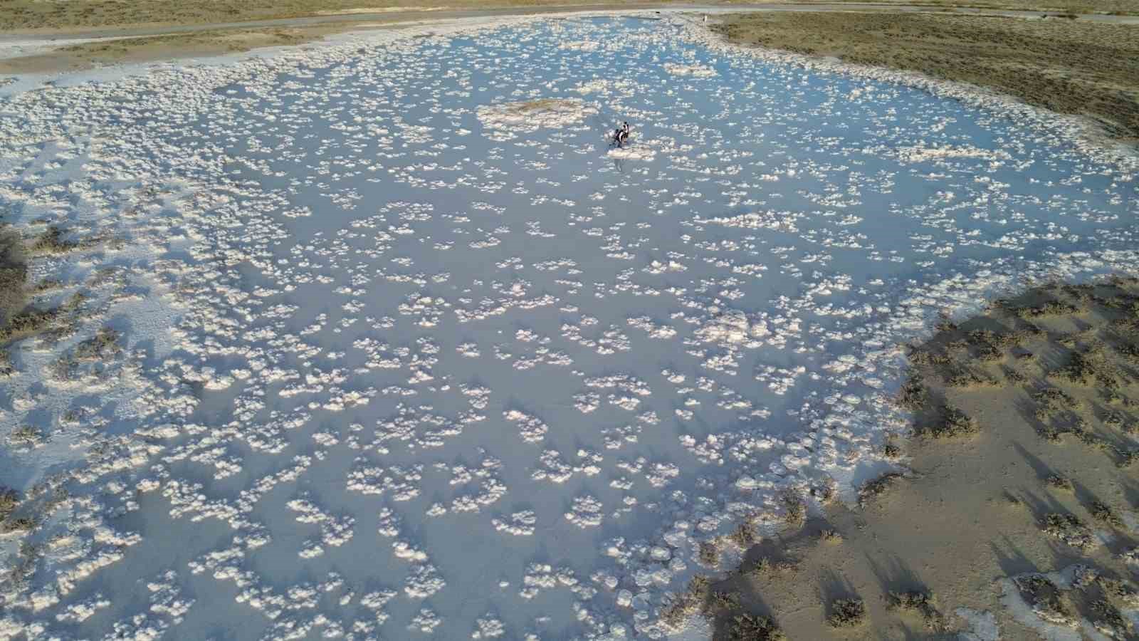 tuz golunde sular cekildi pamukkale travertenlerini andirdi 3 qudn29k7