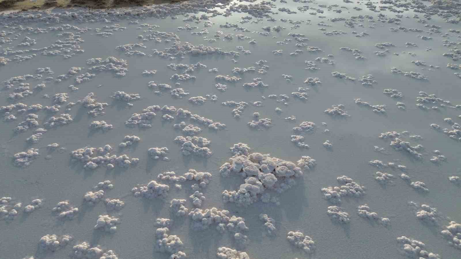 tuz golunde sular cekildi pamukkale travertenlerini andirdi 4 P7RicOZM