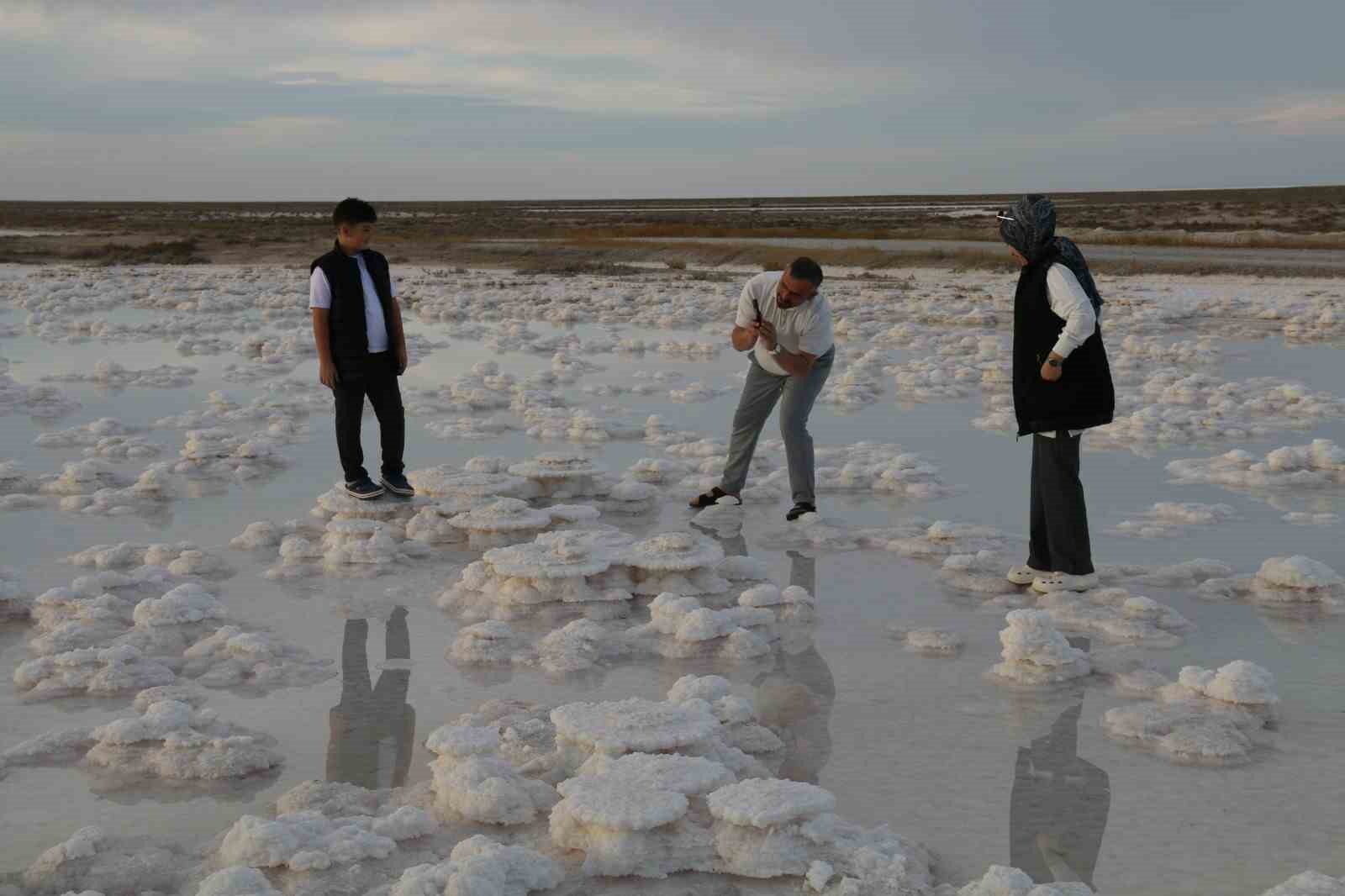 tuz golunde sular cekildi pamukkale travertenlerini andirdi 7 2klB37uO