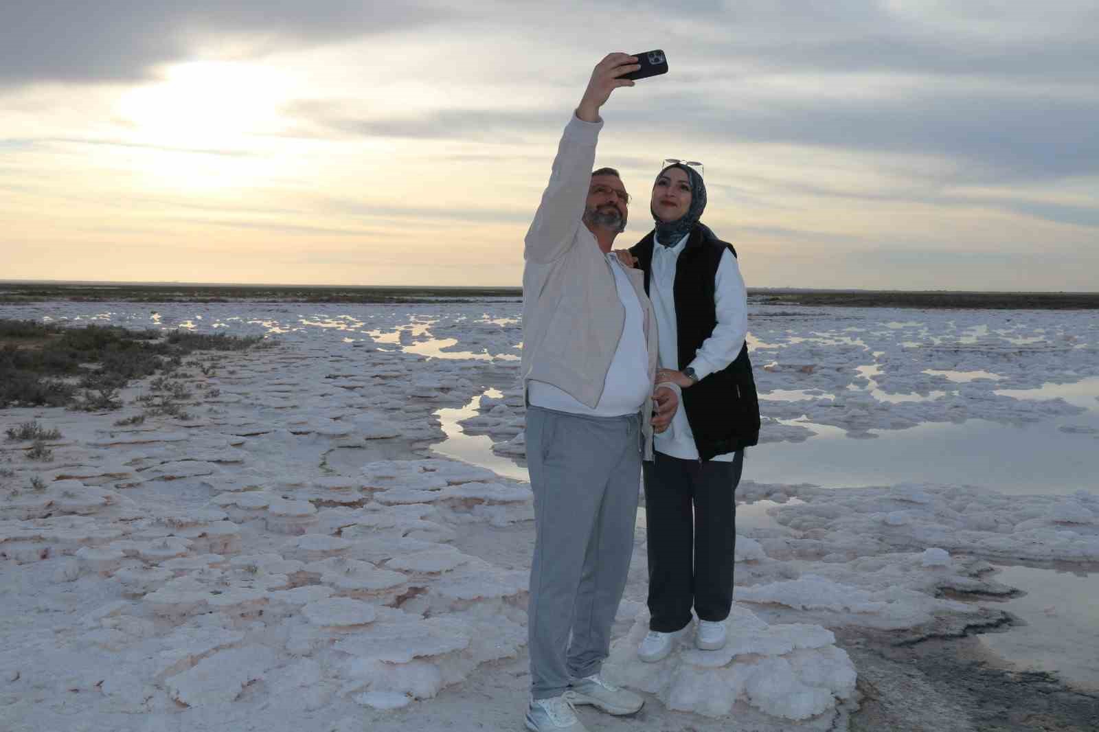 tuz golunde sular cekildi pamukkale travertenlerini andirdi 8