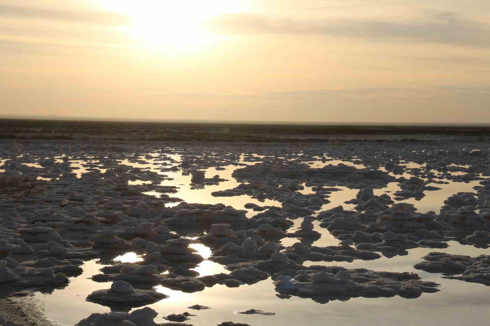 tuz golunde sular cekildi pamukkale travertenlerini andirdi 9