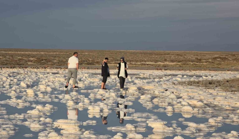 tuz-golunde-sular-cekildi-pamukkale-travertenlerini-andirdi-Nwb2p3W1.jpg