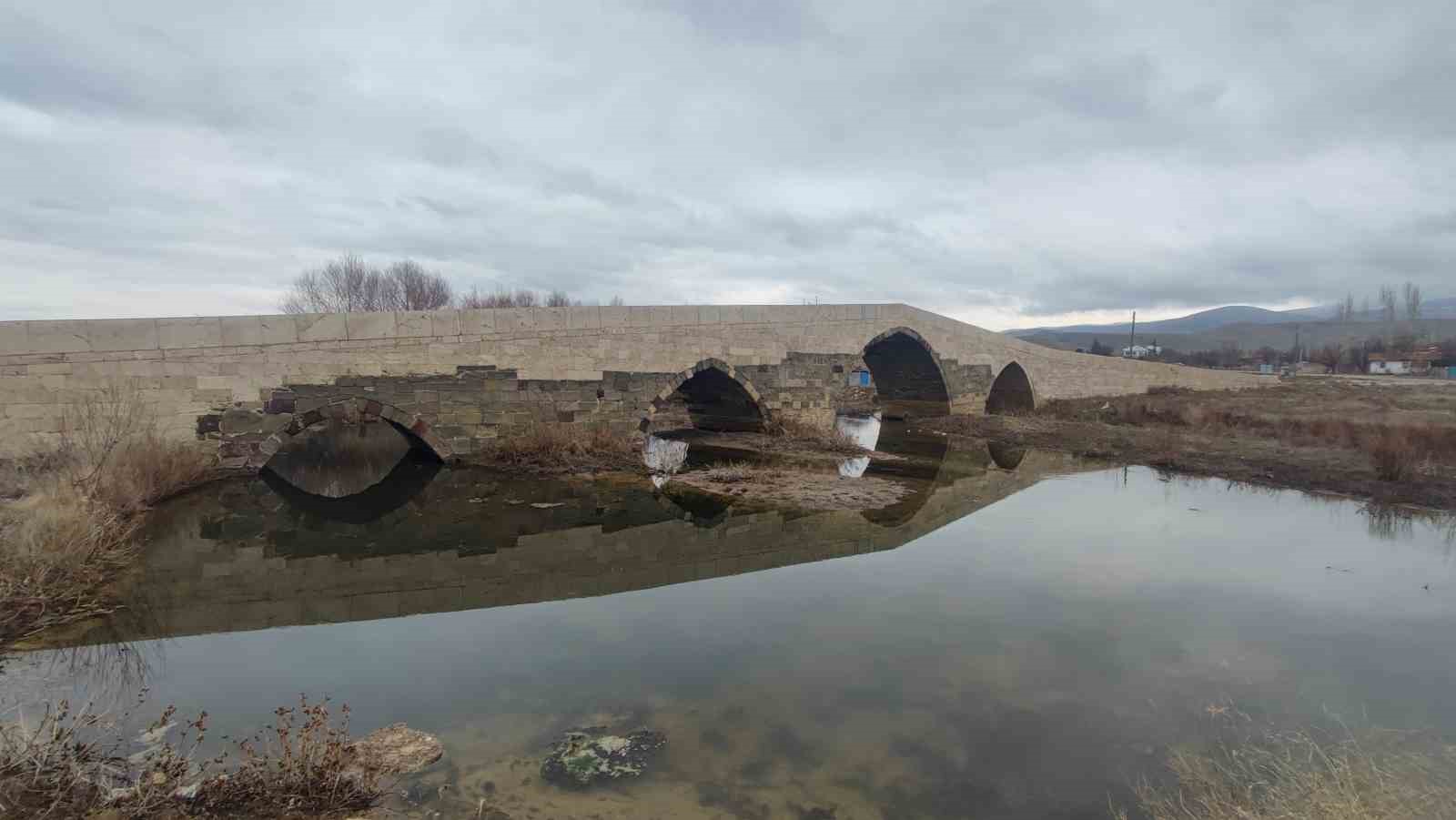 tuzla koprusu selcukludan gunumuze hizmet vermeye devam ediyor 4 KYMCLXiQ
