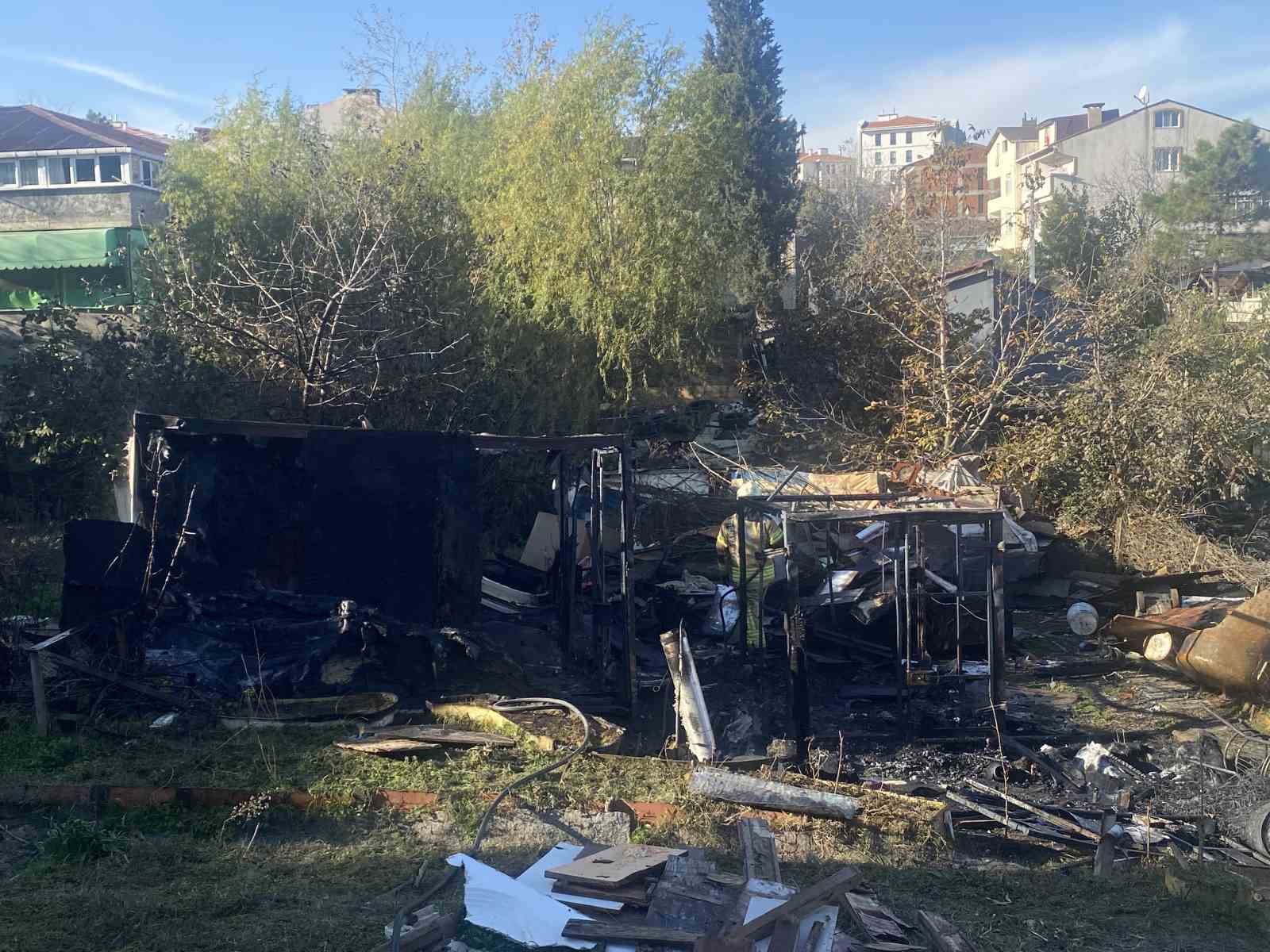 tuzlada gecekonduda yangin alevler gokyuzunu kapladi 2 48D9yFSc