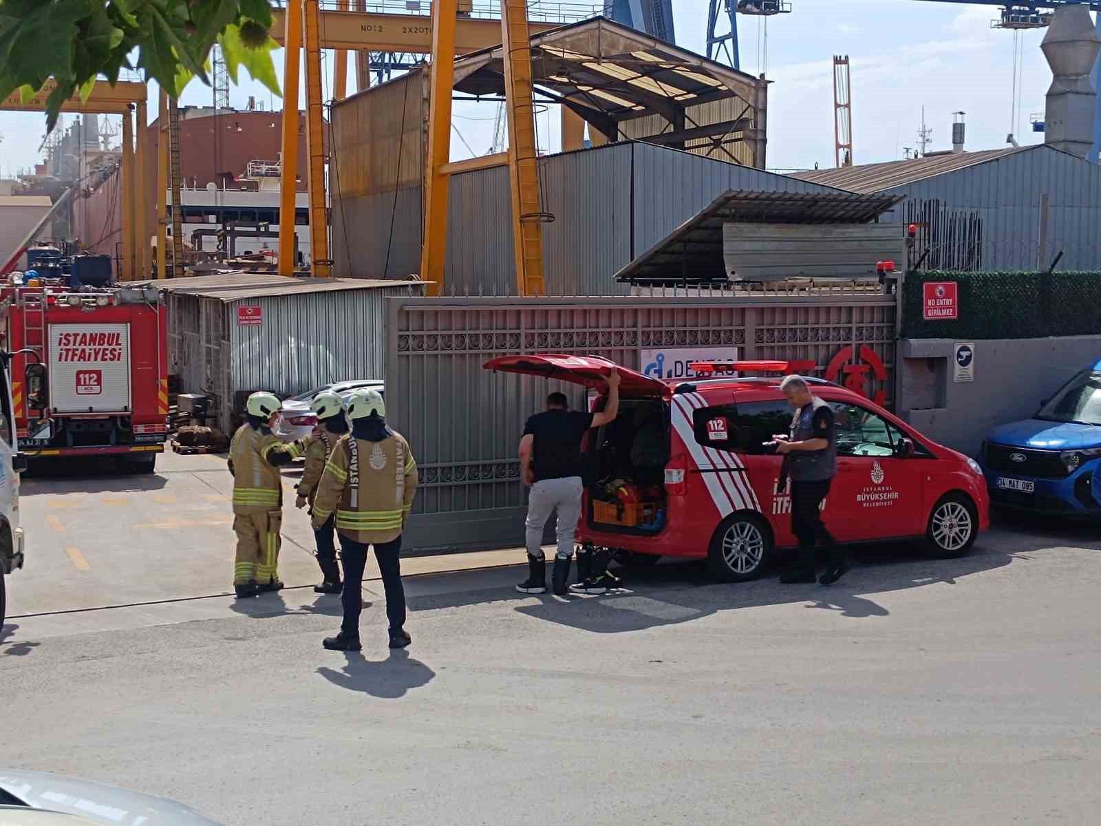 Tuzla’da tersanede bakımdaki gemide çıkan yangın söndürüldü 5 tuzlada tersanede bakimdaki gemide cikan yangin sonduruldu 1 TIR3OUW7