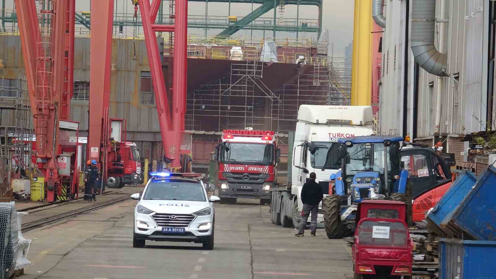 Tuzla’da tersanede iskele çöktü: 2 işçi yaralandı 8 tuzlada tersanede iskele coktu 2 isci yaralandi 4