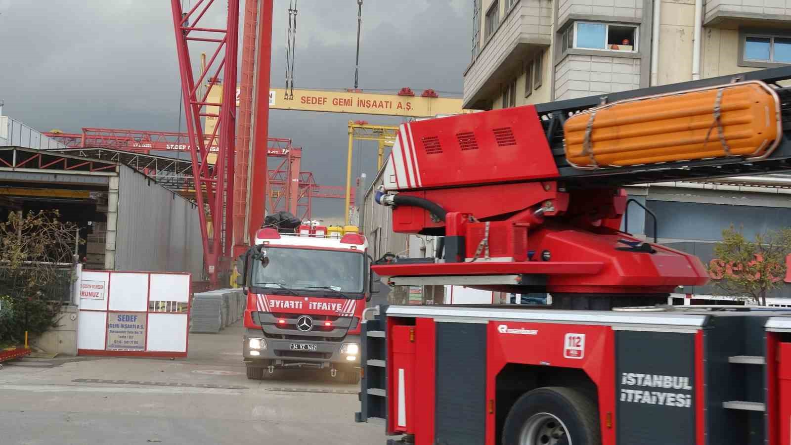 Tuzla’da tersanede iskele çöktü: 2 işçi yaralandı 11 tuzlada tersanede iskele coktu 2 isci yaralandi 7 OQfGCck7