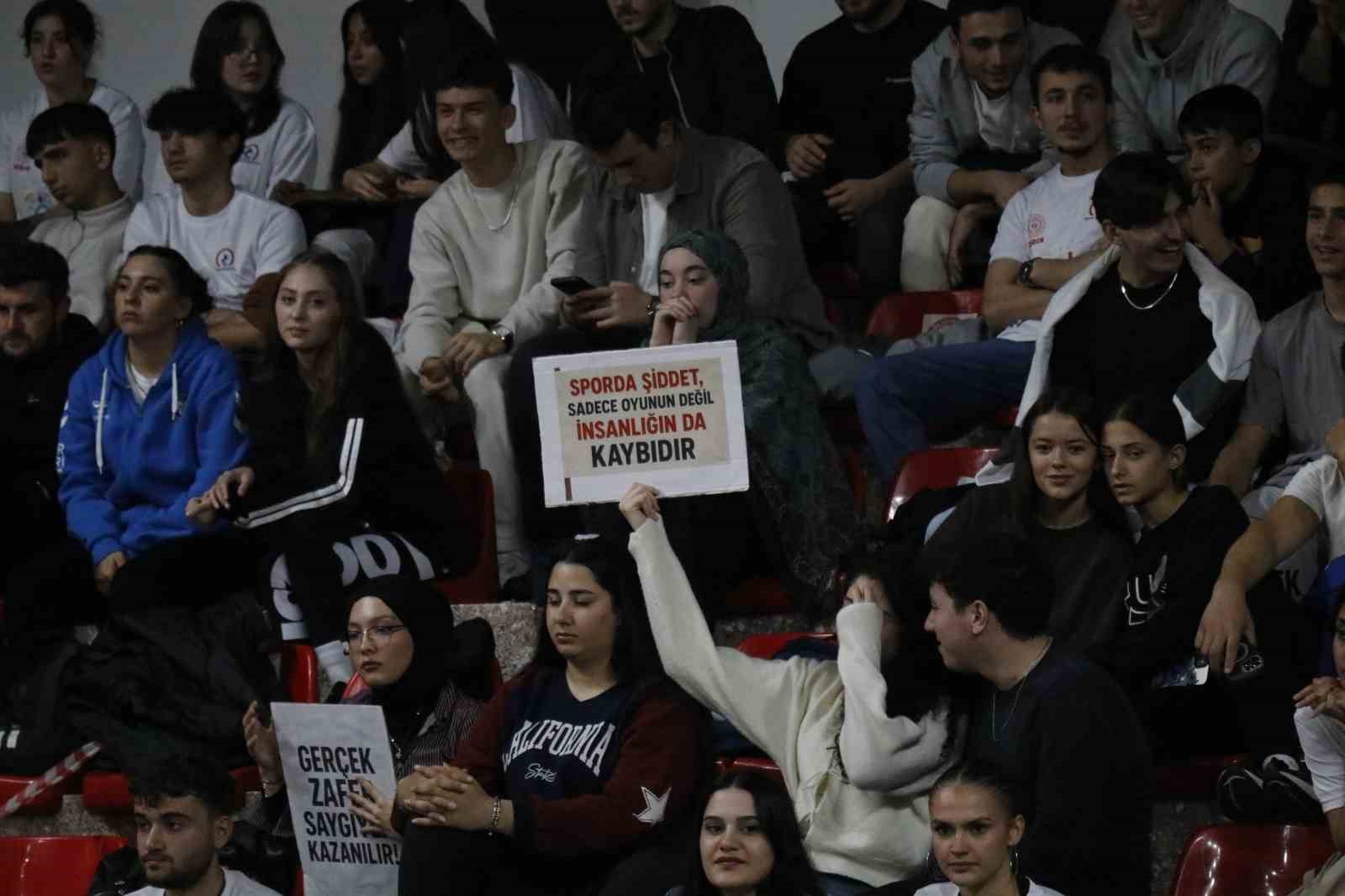 TVF Erkekler 1. Lig: Düzce Belediyesi Spor Akademisi: 3 - Fenerbahçe Spor Kulübü: 0 8 tvf erkekler 1 lig duzce belediyesi spor akademisi 3 fenerbahce spor kulubu 0 EAvz9YgO