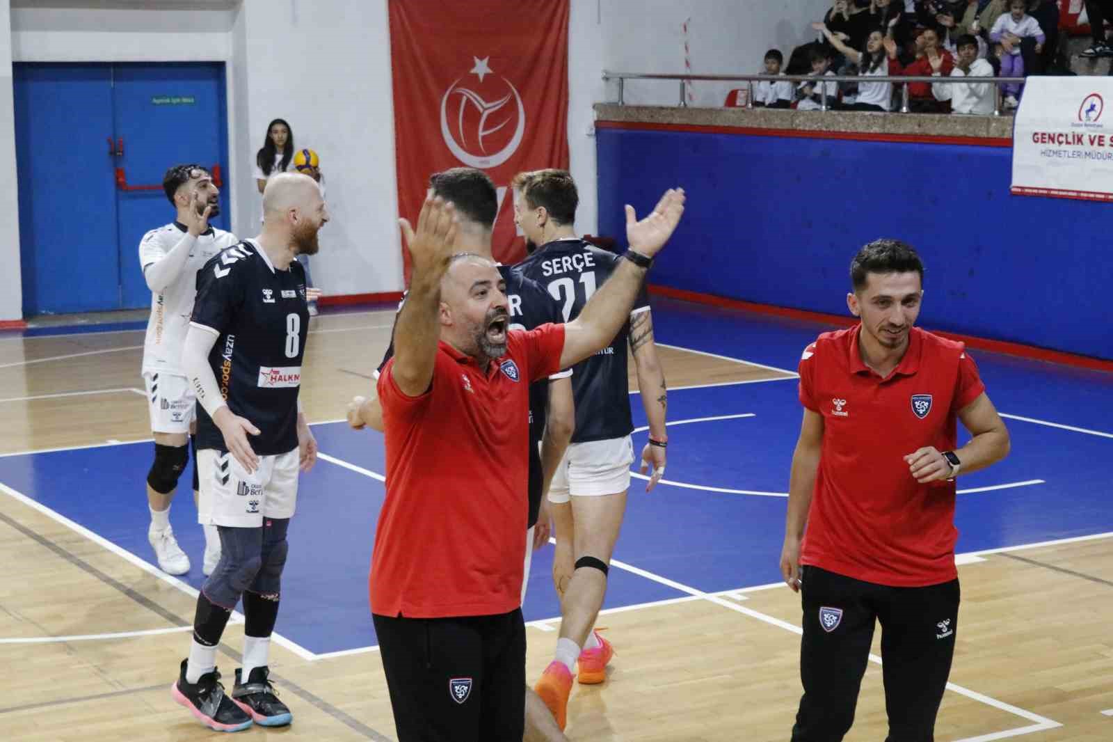 TVF Erkekler 1. Lig: Düzce Belediyesi Spor Akademisi: 3 - Fenerbahçe Spor Kulübü: 0 11 tvf erkekler 1 lig duzce belediyesi spor akademisi 3 fenerbahce spor kulubu 0 JLIPH7ri