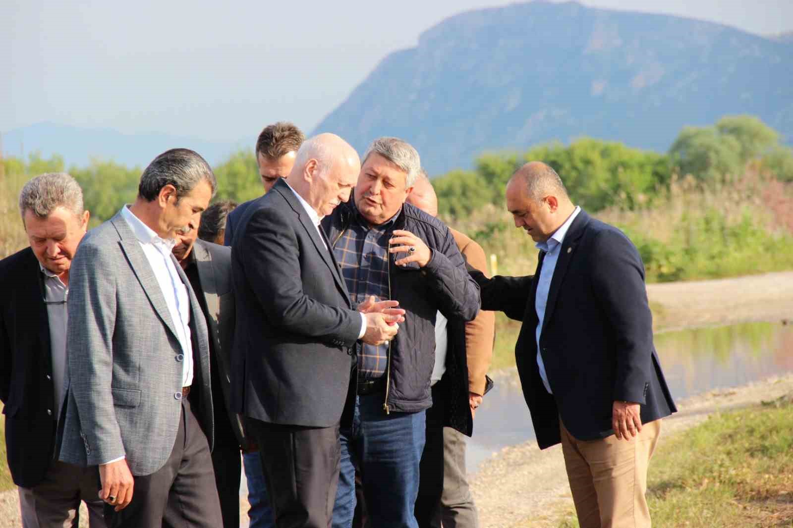 TZOB Genel Başkanı Bayraktar, Manisa’da su altında kalan tarım arazilerini inceledi, destek çağrısı yaptı 13 tzob genel baskani bayraktar manisada su altinda kalan tarim arazilerini inceledi destek cagrisi yapti ACfmyC3U