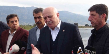 tzob-genel-baskani-bayraktar-manisada-su-altinda-kalan-tarim-arazilerini-inceledi-destek-cagrisi-yapti-S6HePA4I.jpg