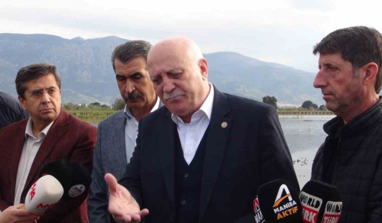 tzob-genel-baskani-bayraktar-manisada-su-altinda-kalan-tarim-arazilerini-inceledi-destek-cagrisi-yapti-S6HePA4I.jpg