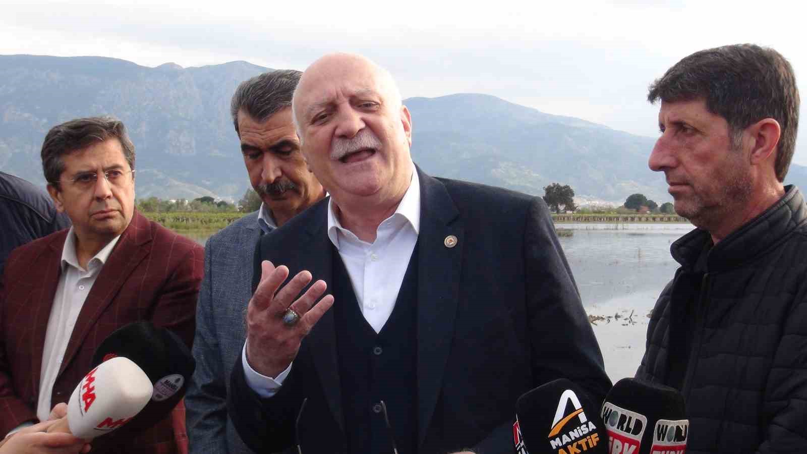 TZOB Genel Başkanı Bayraktar, Manisa’da su altında kalan tarım arazilerini inceledi, destek çağrısı yaptı 9 tzob genel baskani bayraktar manisada su altinda kalan tarim arazilerini inceledi destek cagrisi yapti Z84MCP54