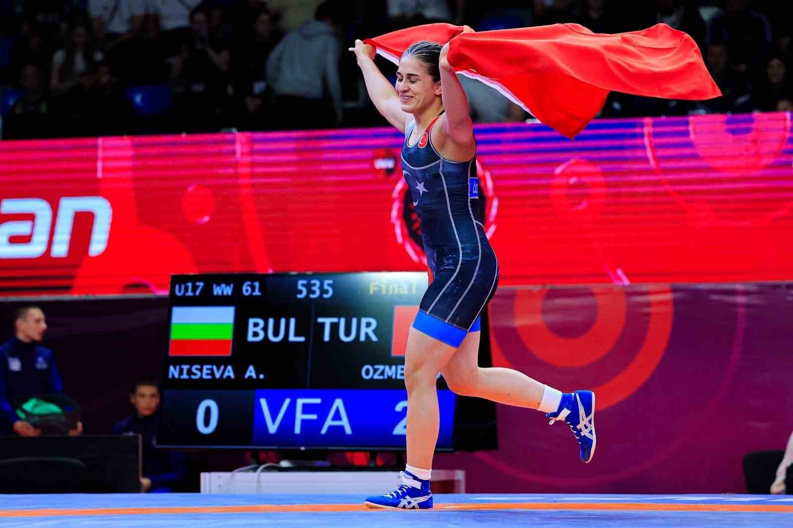 u17 avrupa gures sampiyonasinda ozdenur ozmerden altin madalya 3 93uTdI4y