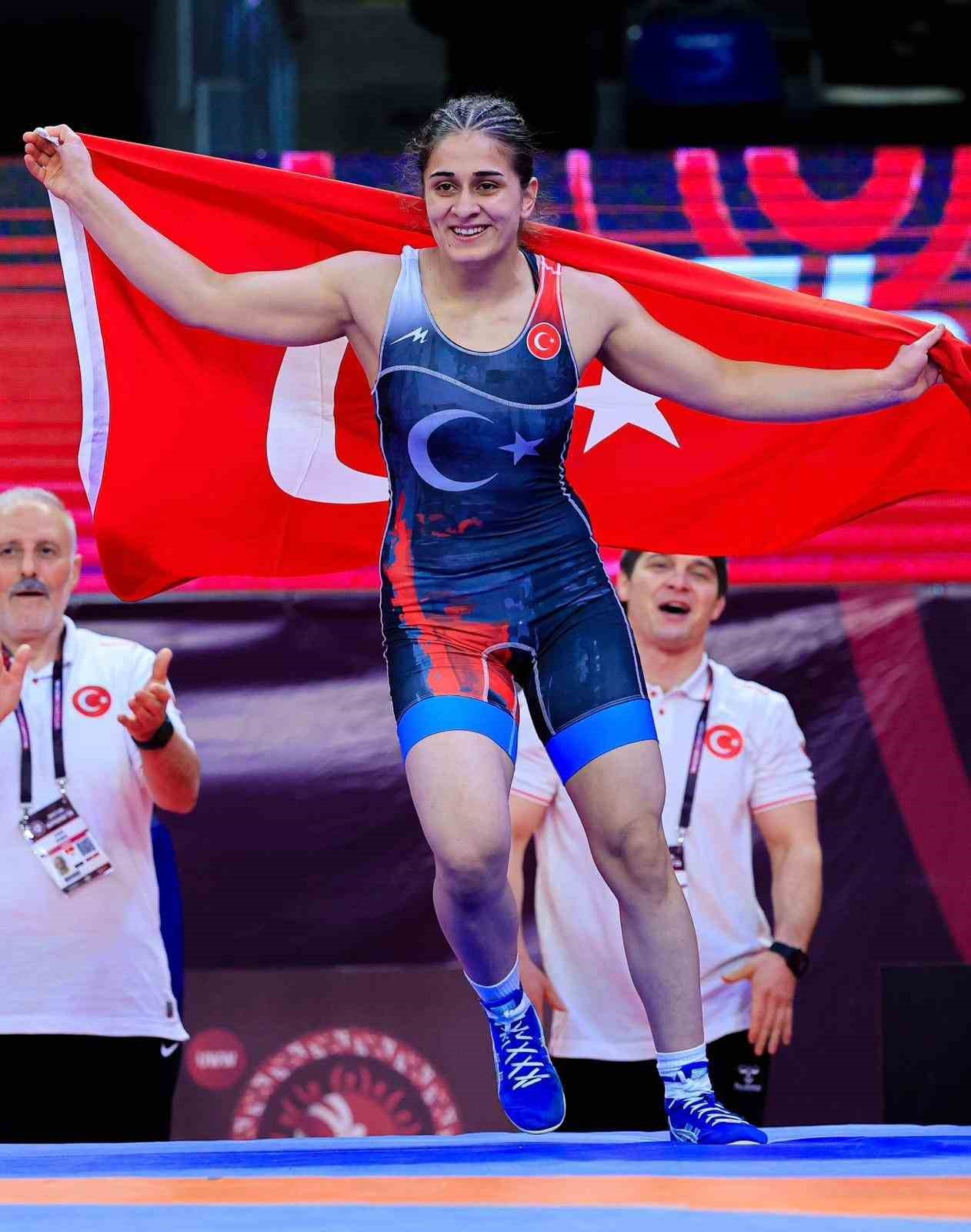 u17 avrupa gures sampiyonasinda ozdenur ozmerden altin madalya 6 LUIj84mU