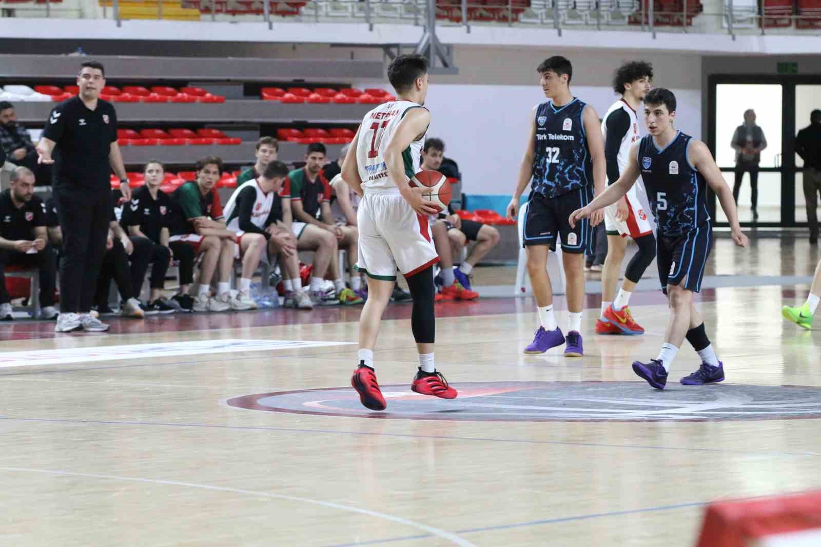 U18 Basketbol Türkiye Şampiyonası’nda çeyrek finalistler belli oldu 6 u18 basketbol turkiye sampiyonasinda ceyrek finalistler belli oldu 2 SvLhw8d3
