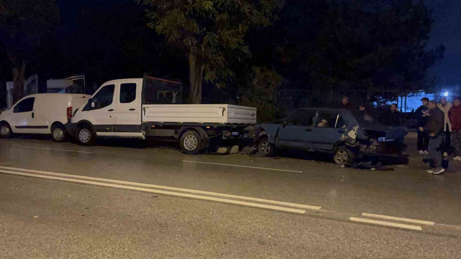 uc araca vurup yoluna devam etti karsi seritte otomobille kafa kafaya carpisti 1 yarali BXrhic2l