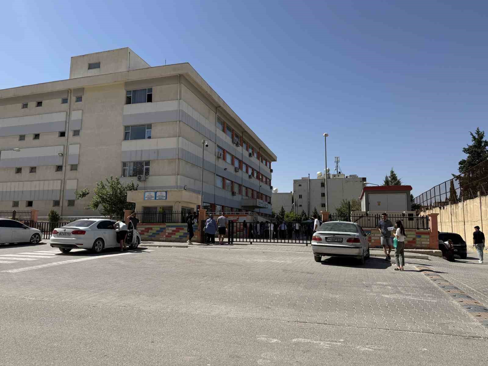 uc cocugunu universiteli yapti simdi kendi hayali icin yks siralarinda 3 mv1AfXPy