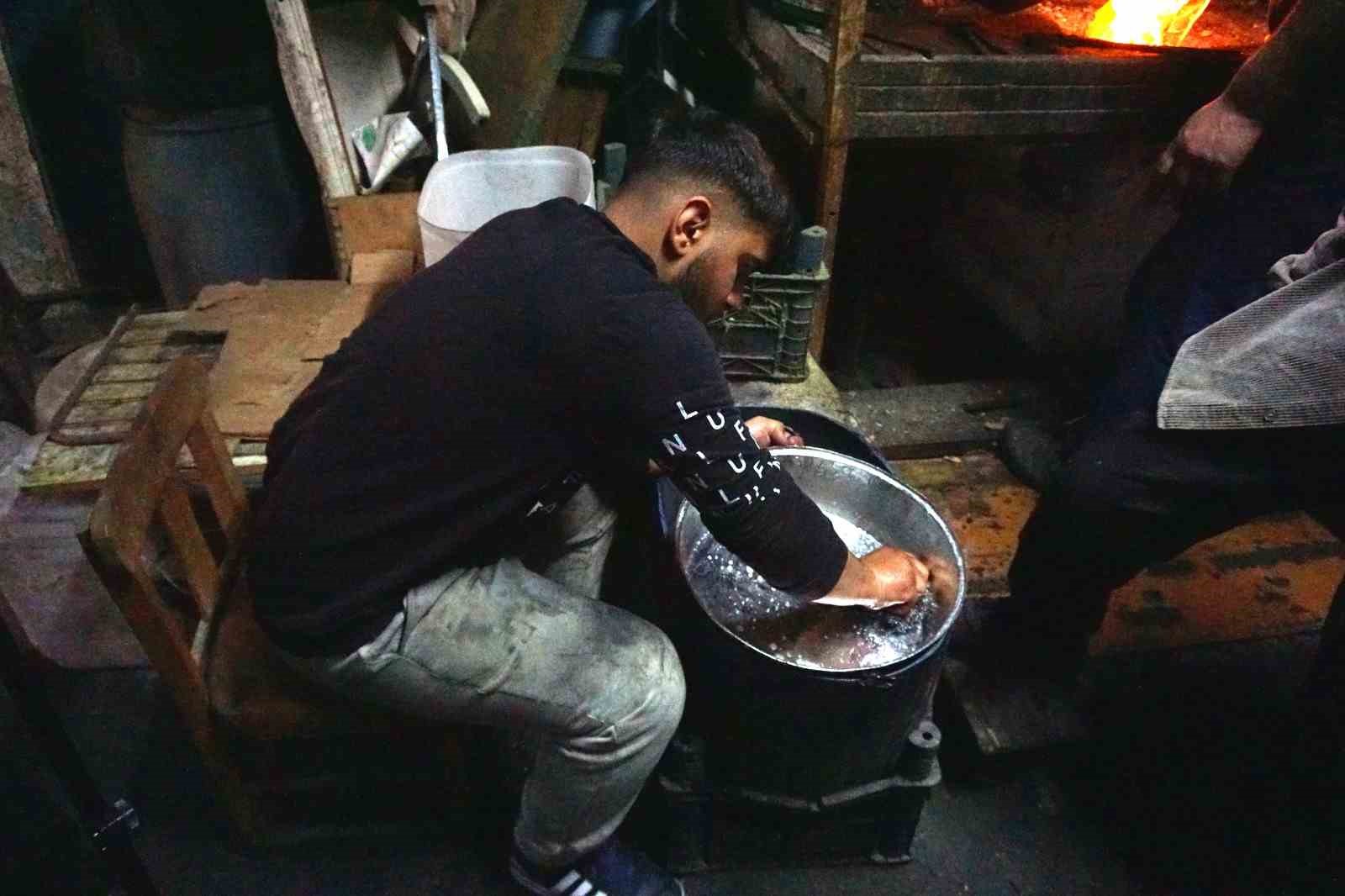 uc kusaktir atese ve orse hayat veren kalayci ailesi meslegin geleceginden endiseli 1 Yp4j12Rm