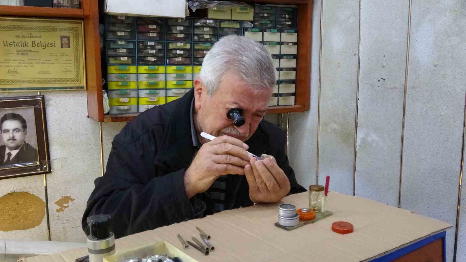uc metrekarelik dukkanda 60 yildir zamana ince ayar veriyor 2 kKOaH4tO