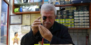 uc-metrekarelik-dukkanda-60-yildir-zamana-ince-ayar-veriyor-9u8j2KkL.jpg