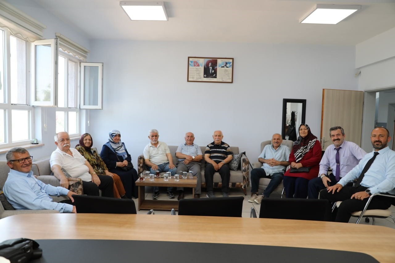 Üç nesli bir araya getiren duygu yüklü buluşma 6 uc nesli bir araya getiren duygu yuklu bulusma 2