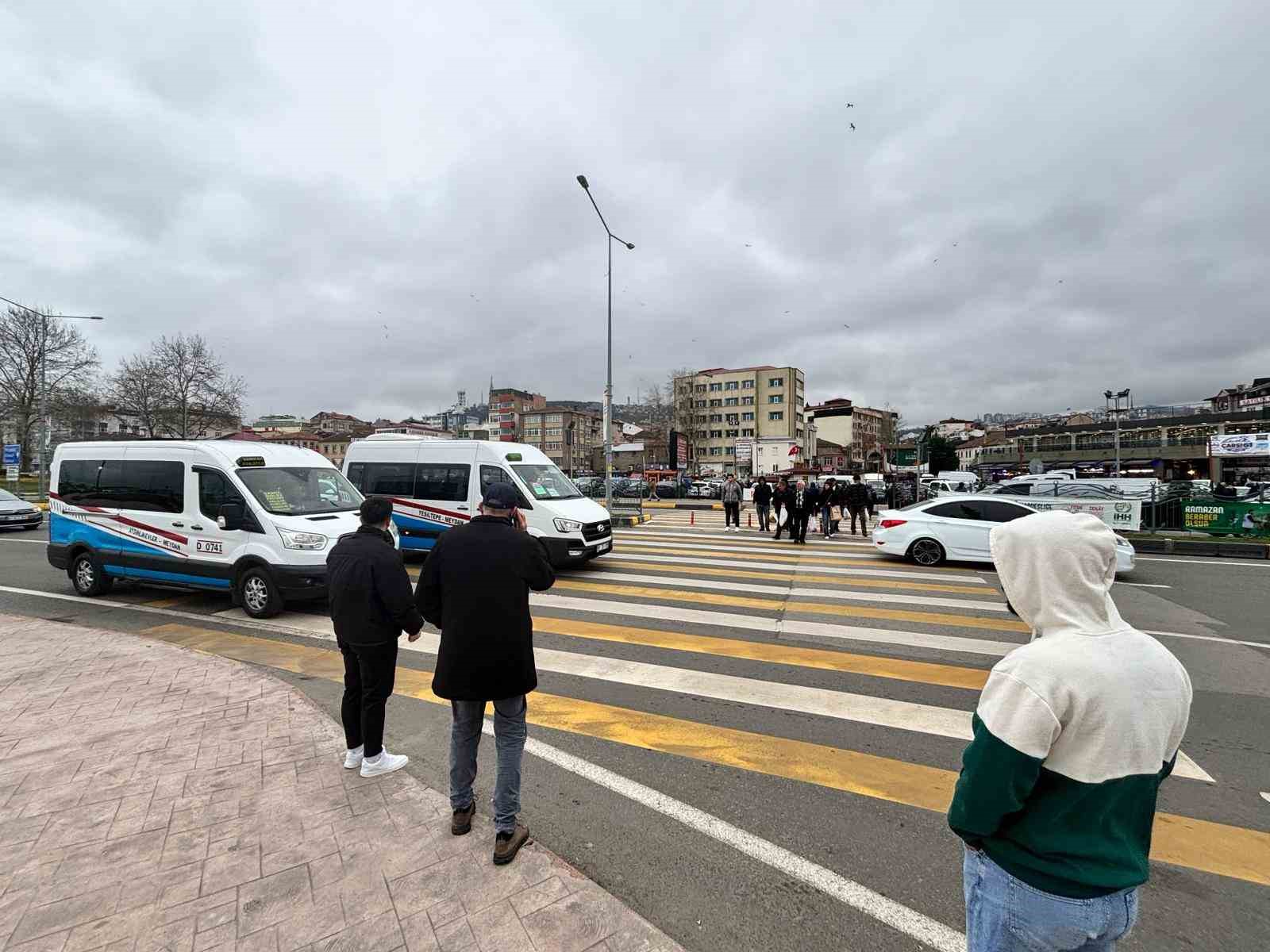 uc seritli yolda tehlikeli yaya gecidi korkutuyor 1 8ZsvL5it