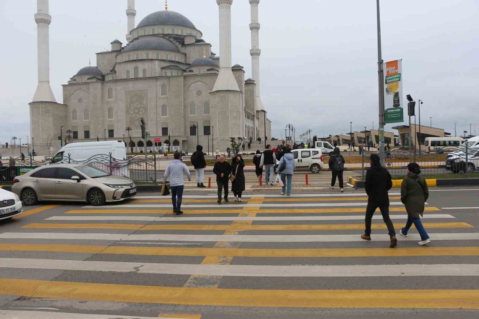 uc seritli yolda tehlikeli yaya gecidi korkutuyor 5 jPGdulfz
