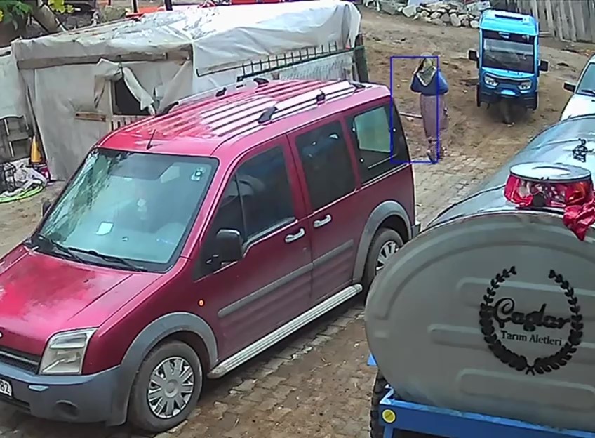 uc tekerlekli motosiklet dengesi kaybolunca devrildi kaza ani kamerada 2