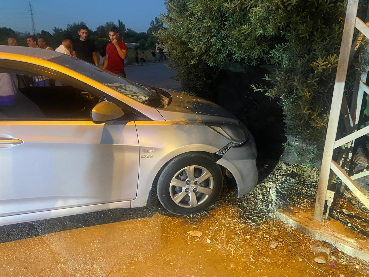 uc tekerli elektrikli motosiklet otomobille carpisti 4 yarali 1 8SPuG5sm