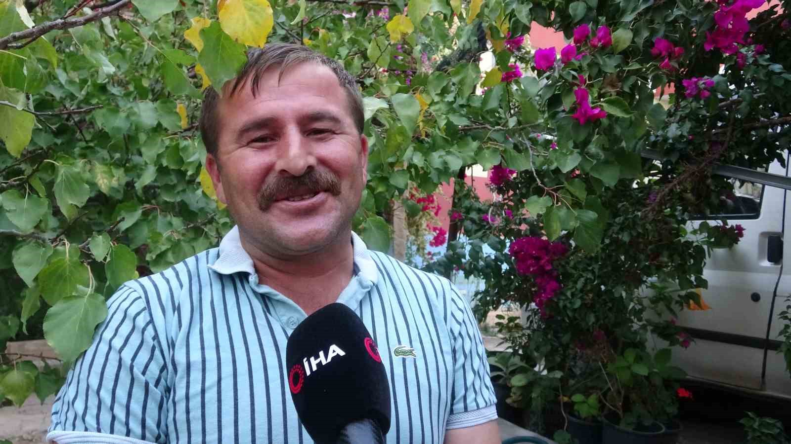 ucaga valizleri yuklerken sempatik tavirlariyla meshur oldu o anlar milyonlarca kez izlendi 1 jkjAIJC3