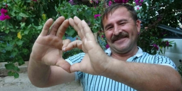 ucaga-valizleri-yuklerken-sempatik-tavirlariyla-meshur-oldu-o-anlar-milyonlarca-kez-izlendi-sr8O87xq.jpg
