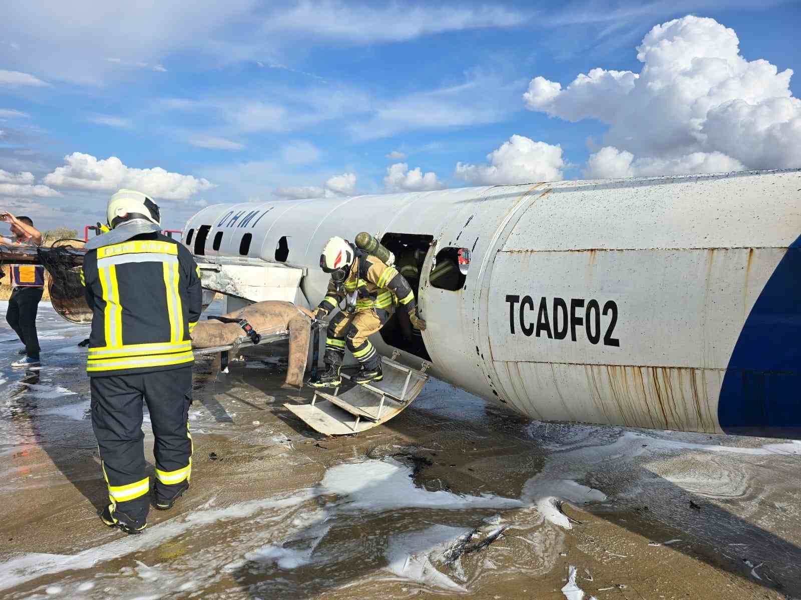 ‘Uçak kaza kırıma uğradı’ tatbikatı nefes kesti 8 ucak kaza kirima ugradi tatbikati nefes kesti 4