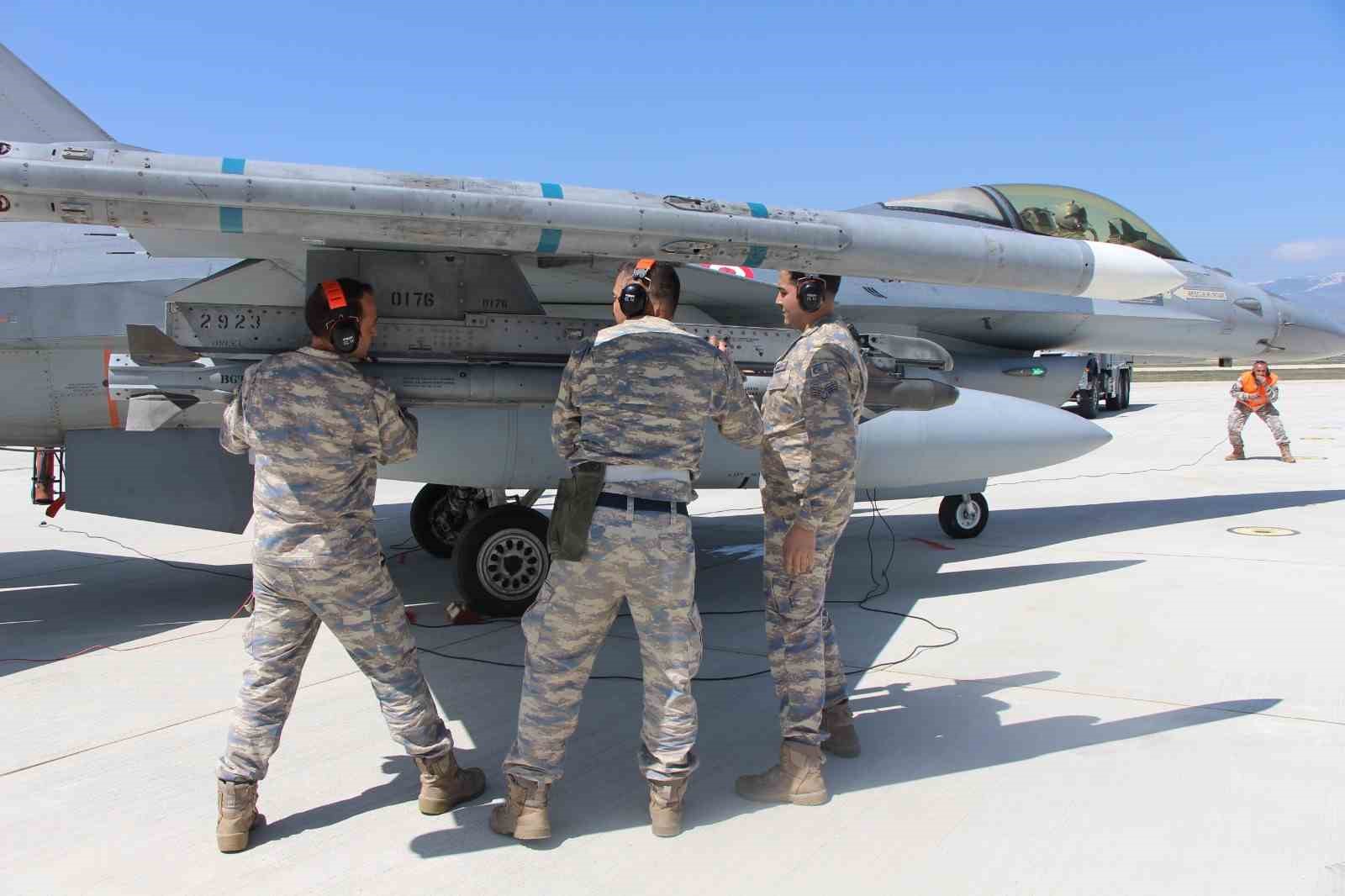 ucak kazasinda merzifon 5 ana jet ussu 10 sehit verdi 4 PvekySai