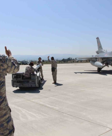 ucak-kazasinda-merzifon-5-ana-jet-ussu-10-sehit-verdi-ibSGyD3h.jpg