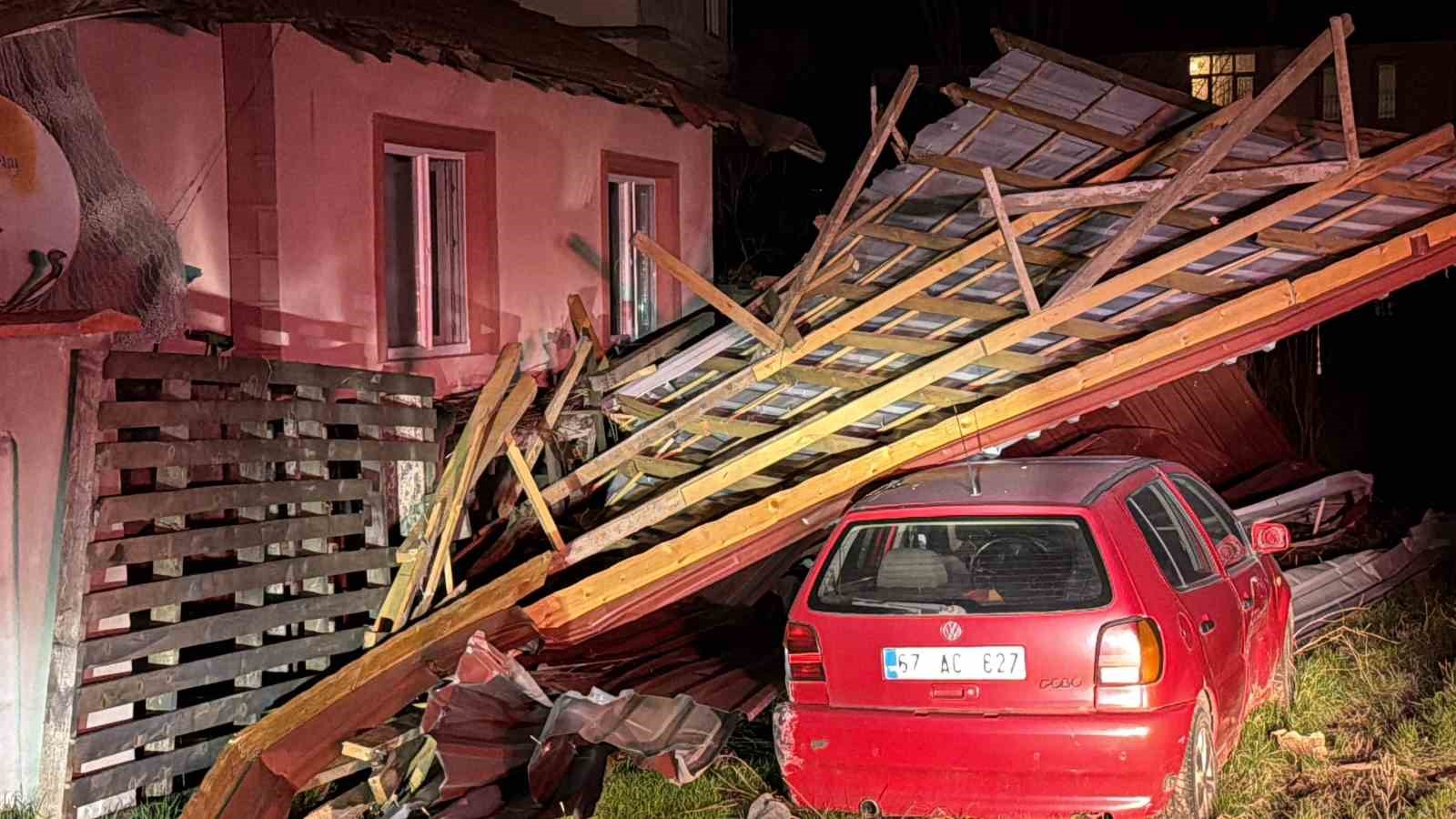 ucan cati ev karavan ve otomobilde hasara yol acti 0 bjXtskyf